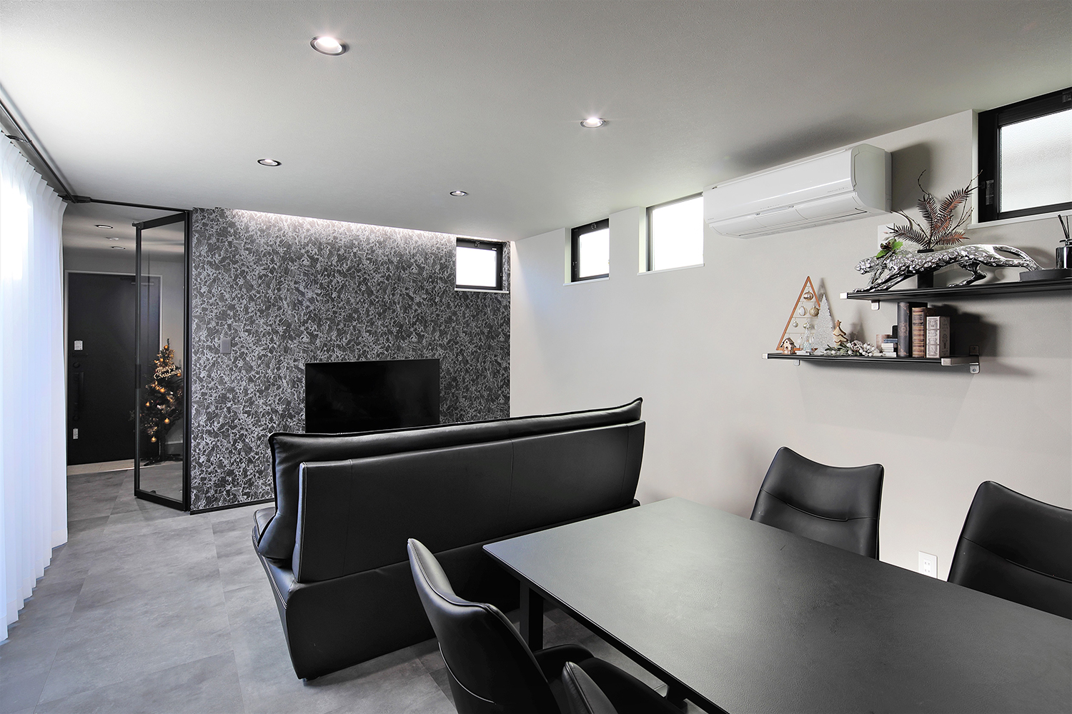 ウッドデッキのあるキュービックハウス