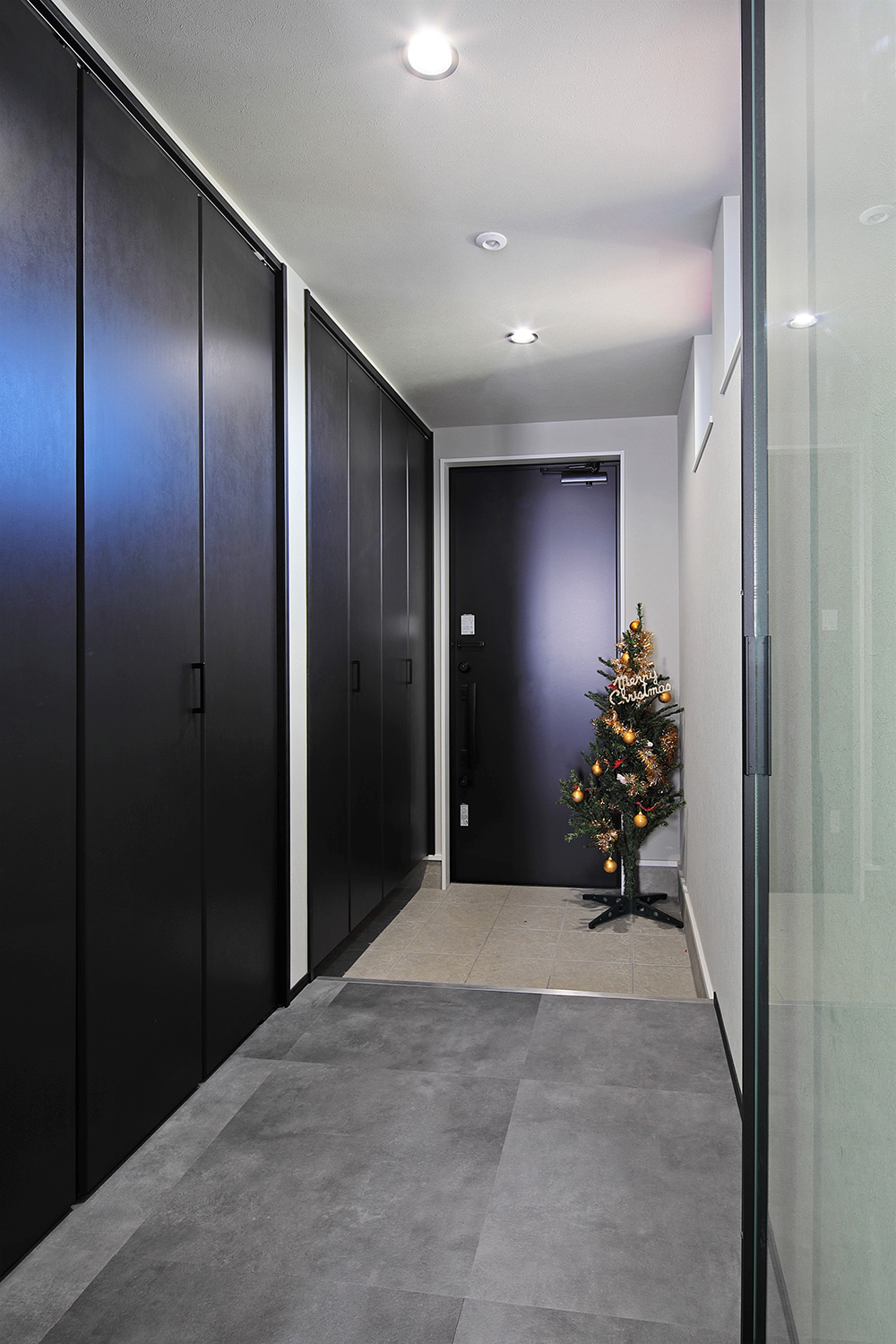 ウッドデッキのあるキュービックハウス