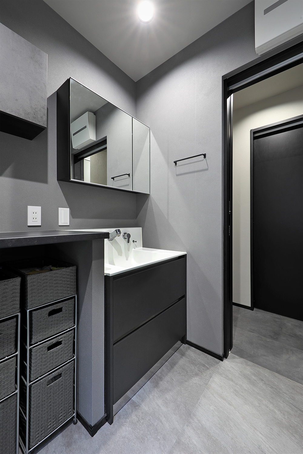 ウッドデッキのあるキュービックハウス