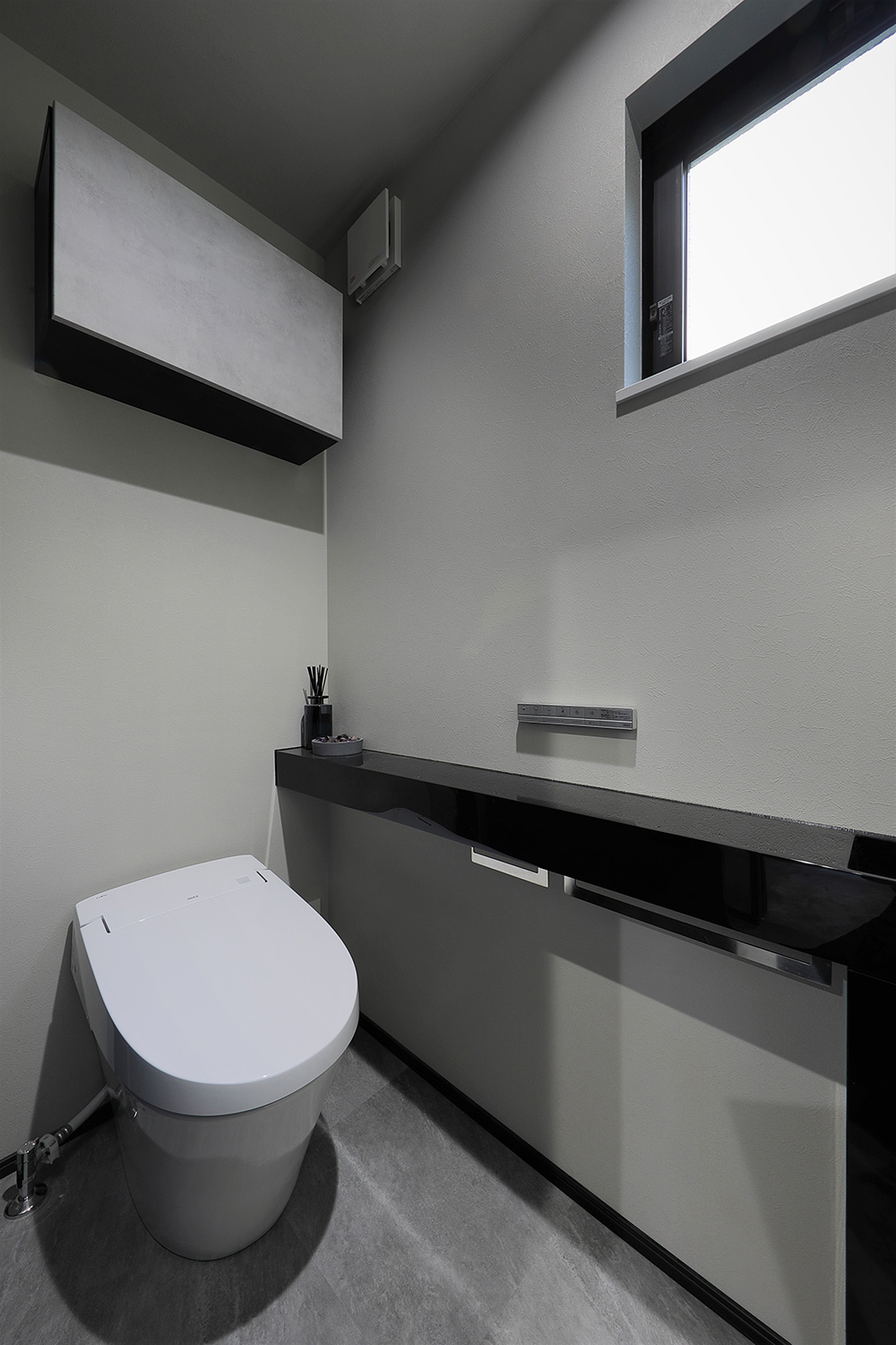 ウッドデッキのあるキュービックハウス